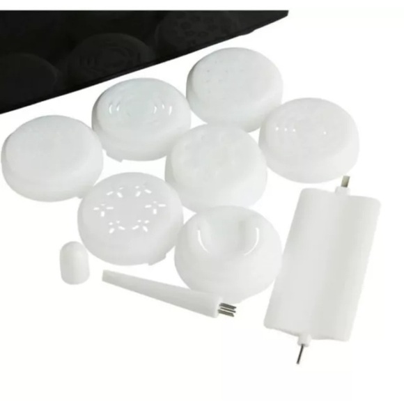 Curtis Stone Pasta Maker with 8 Shaping Discs  NEW IN BOX! - Picture 4 of 6